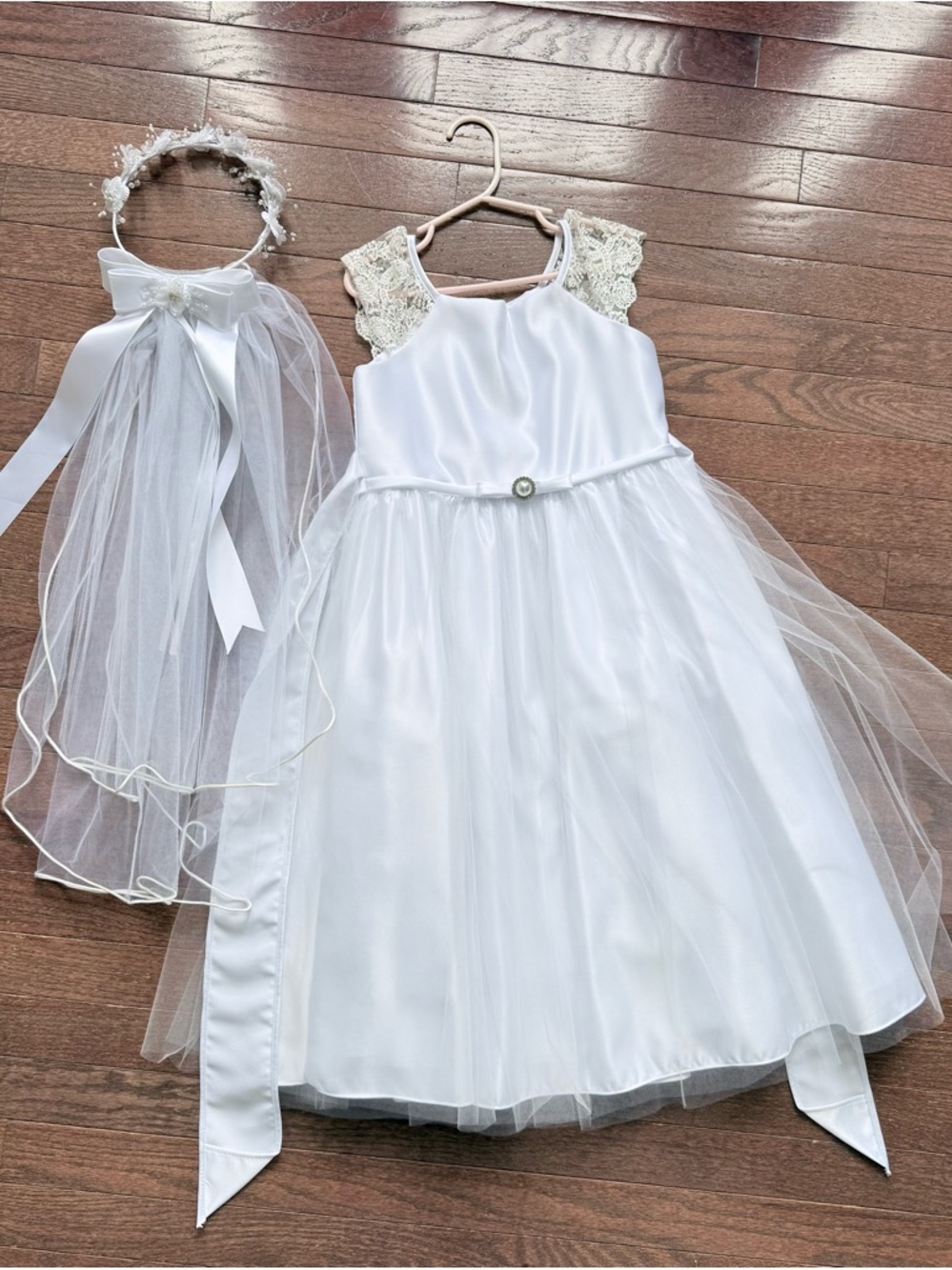 White Lace & Tulle Floral Flower Girl/Communion Dress with Veil
